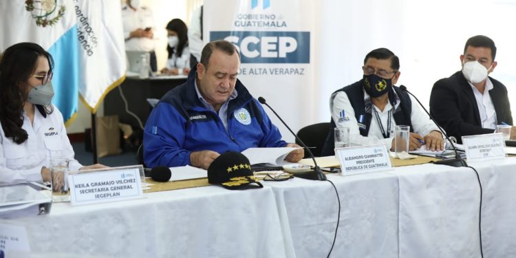 Alcaldes de Alta Verapaz agradecen apoyo del presidente Giammattei