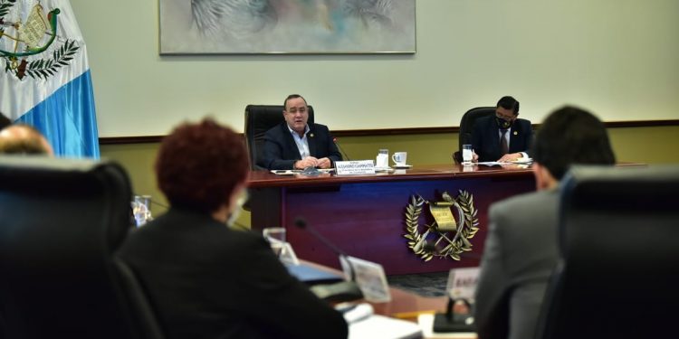 Presidente Giammattei instala mesa técnica de descentralización