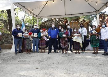 Lanzan programa del alimento complementario NutriNiños en Chimaltenango