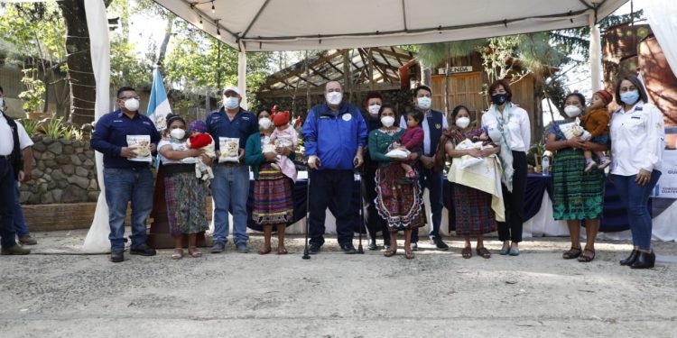 Lanzan programa del alimento complementario NutriNiños en Chimaltenango