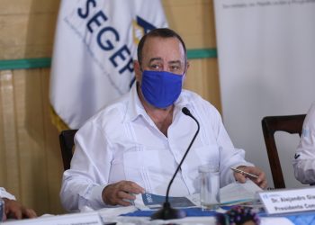 Presidente se reúne con autoridades en Izabal y explica el proceso de descentralización
