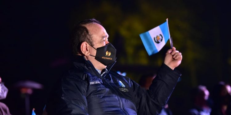 Presidente Giammattei inaugura actividades del bicentenario de independencia