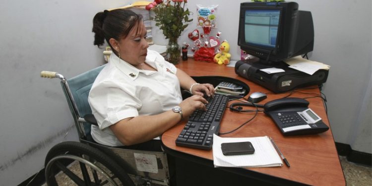 Más de 600 personas con discapacidad participaron en feria de empleo