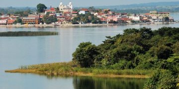 Vista del lago Petén Itzá