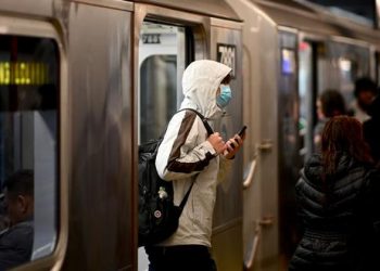 Multarán a viajeros que incumplan con uso de mascarilla en Estados Unidos