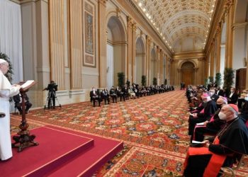 Papa Francisco pide relajar las sanciones para favorecer la ayuda humanitaria