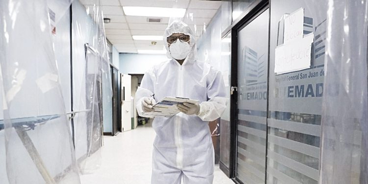 “Las primeras vacunas se centrarán en la primera línea y no en funcionarios”, dice el Presidente