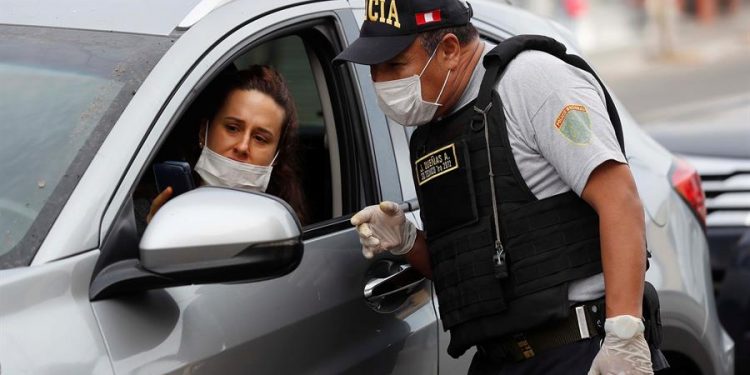Más de 196 mil personas detenidas en Perú durante la segunda cuarentena