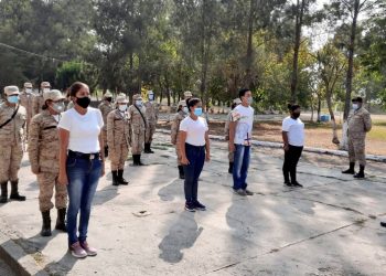 reservistas militares en entrenamiento