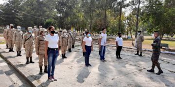 reservistas militares en entrenamiento