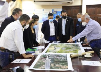 Discuten solución integral por incendio en el vertedero de la ruta al Pacífico