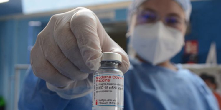 Cerca de 2 mil personas han recibido la primera dosis de vacuna contra el COVID-19 en Santa Rosa