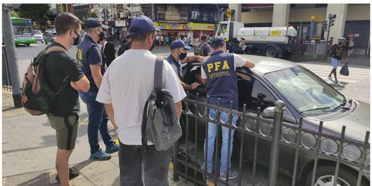 Detienen a 13 fugitivos buscados en Latinoamérica en una operación de la Interpol