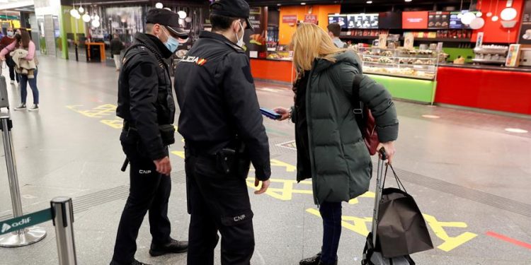 OMS resalta “increíble” progreso en España, pero desaconseja relajar medidas