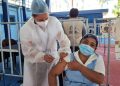 Personal de hospitales son vacunados contra el COVID-19