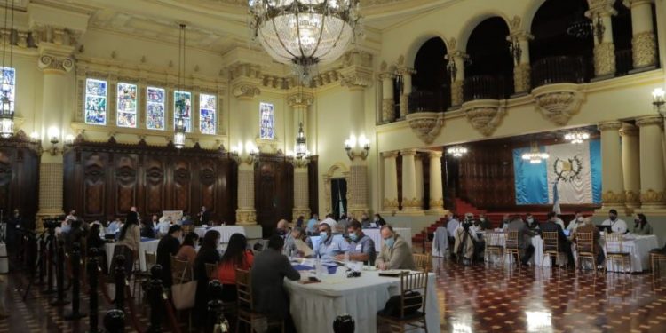 Ejecutivo revisa alrededor de 13 proyectos que se prevé ejecutar en Chiquimula