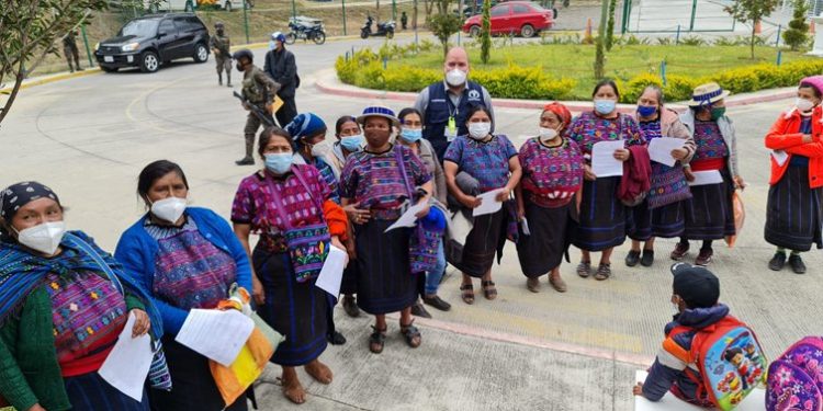 Comadronas vacunadas a nivel nacional contra el COVID-19