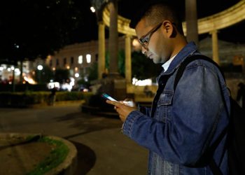 Servicio de internet gratuito en parques de Huehuetenango beneficia a más de un millón de personas