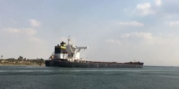 El canal de Suez restablece operaciones marítimas