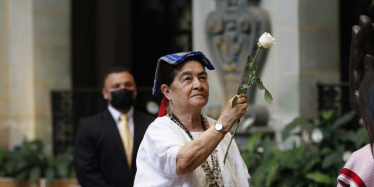 Nombran Embajadora de la Paz a María Elena “Nana” Winter por su labor social y cultural