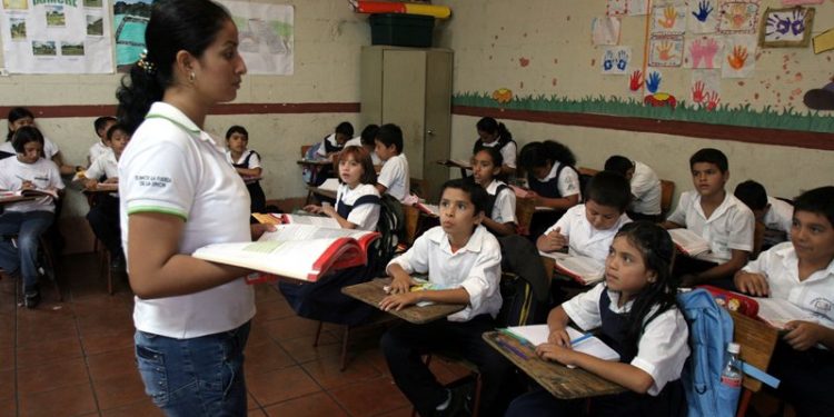 COVID-19: Colegios toman medidas ante modificación de tablero de alerta sanitaria que emitió Salud