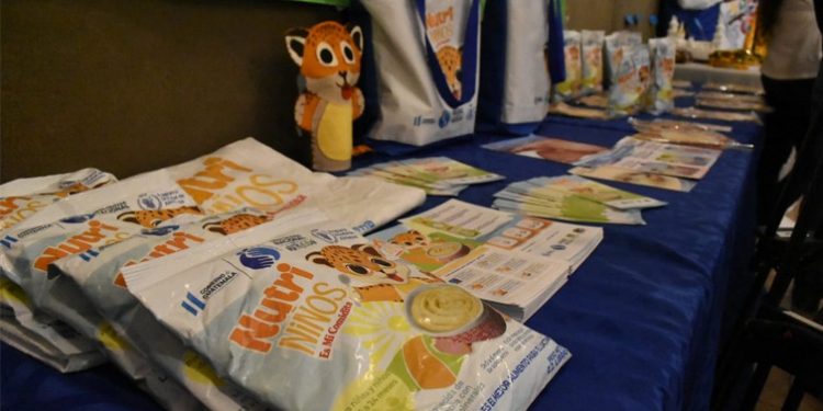Entregan alimentos fortificados en las áreas de salud./Foto: MSPAS.