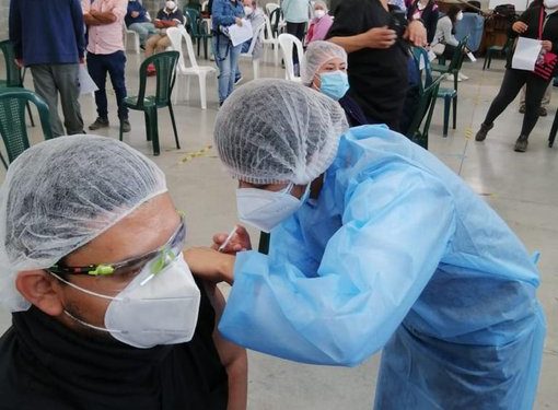 Vacunas llegan a trabajadores de hospitales privados./Foto: MSPAS.