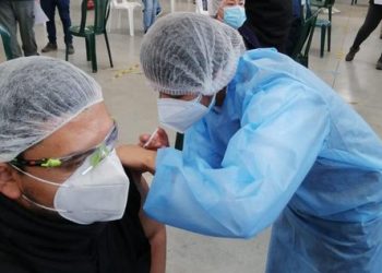 Vacunas llegan a trabajadores de hospitales privados./Foto: MSPAS.
