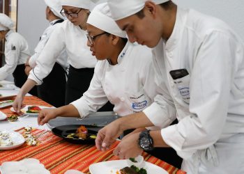 Mineduc acompañará a jóvenes tecnificados en proceso de inserción laboral