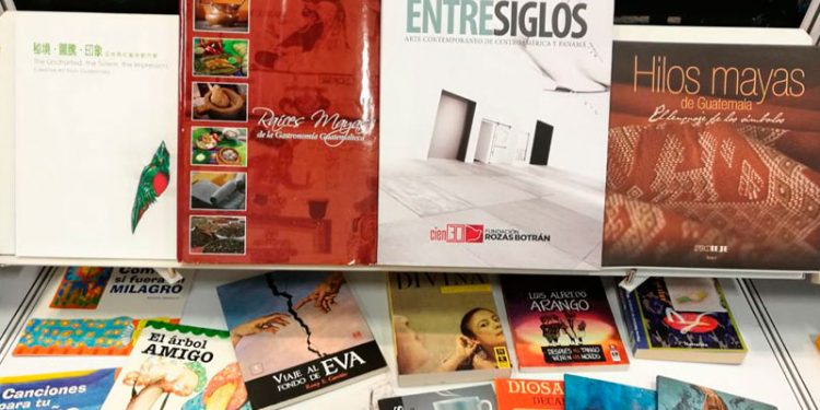 Ministerio de Cultura imprimirá colección de libros sobre obras literarias de Guatemala