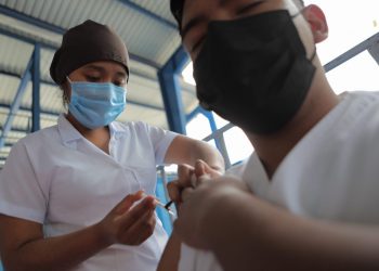 Habilitan registro de vacunación a mayores de 40 años