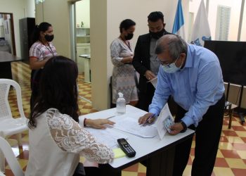 Horario laboral para trabajadores del Estado seguirá de 7:00 a 15:00