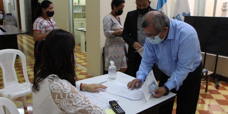 Horario laboral para trabajadores del Estado seguirá de 7:00 a 15:00