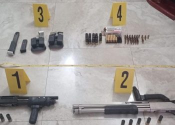 Localizan dinero, armas y posible droga durante allanamientos en siete departamentos