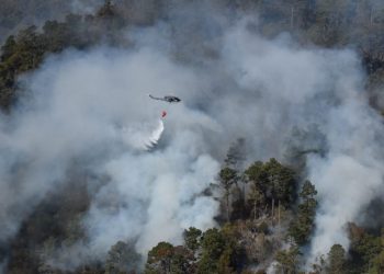 Se reactiva el fuego en flanco sur del volcán Atitlán
