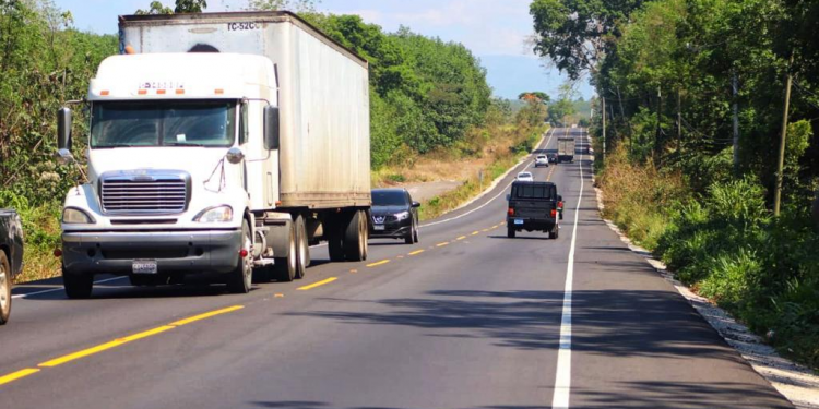 Pobladores de Colomba Costa Cuca agradecen al Gobierno por nueva carretera