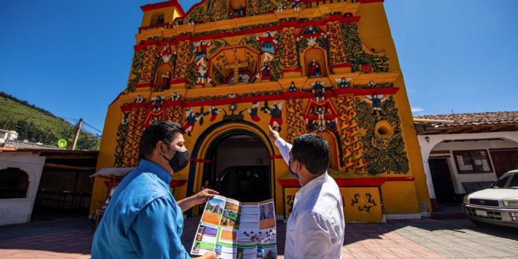 Semana Santa: Guatemala presenta destinos turísticos a El Salvador