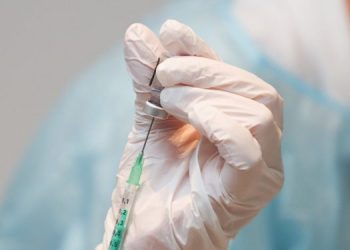 EE.UU. recomienda suspender la aplicación de vacuna de J&J por casos adversos