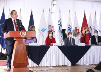 Presidente convoca a todos los sectores para trabajar a favor de las mujeres