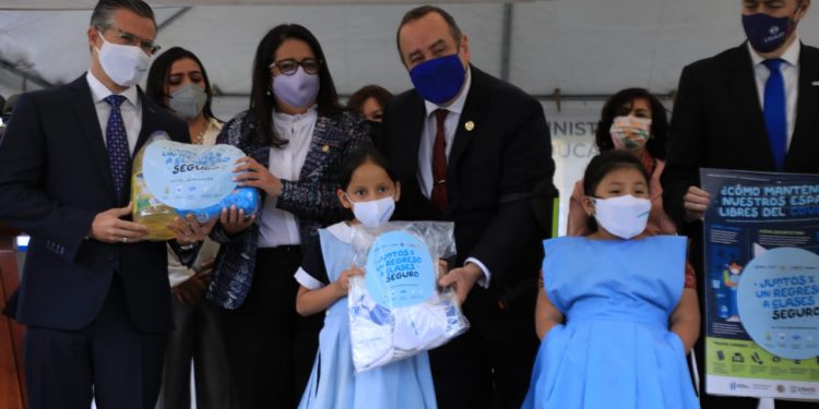 Gobierno entregará kits de limpieza a 17 mil centros educativos