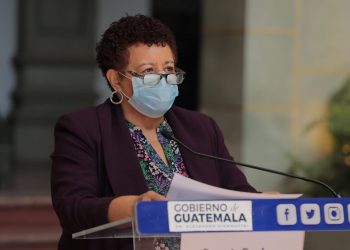 Ministra de Salud en conferencia de Prensa