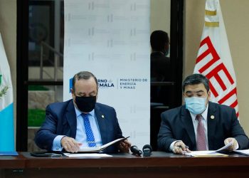 Presidente Giammattei reunido con titular del MEM
