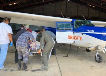 Fuerza Aérea traslada a niño con problemas de salud de Petén hacia la capital