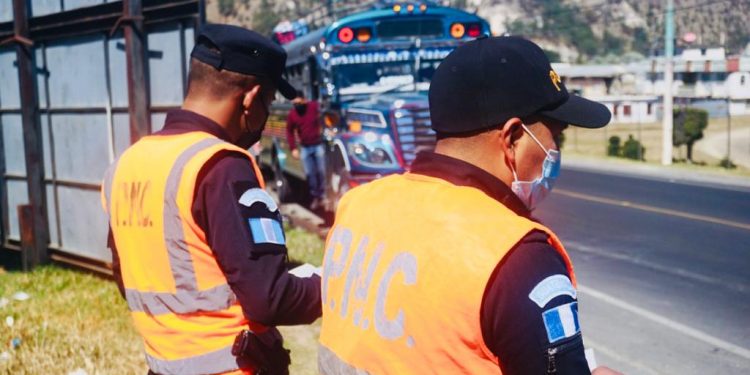 Verifican cumplimiento de normas sanitarias en transporte colectivo de Totonicapán