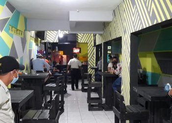 Verifican cumplimiento de disposiciones sanitarias en negocios de Suchitepéquez