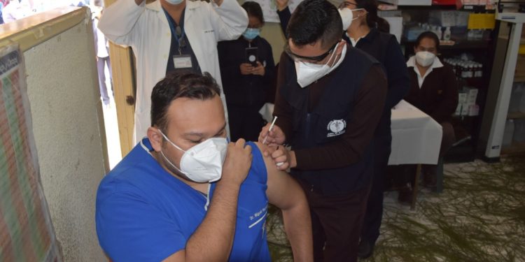 Más de 28 mil personas han recibido la primera dosis de vacuna contra el coronavirus