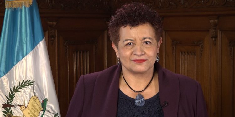 Ministra de Salud: “El Gobierno optó por la máxima responsabilidad”