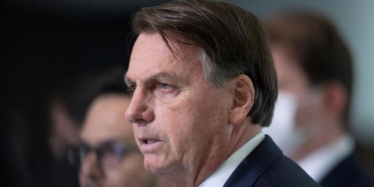Bolsonaro rechaza las restricciones de movimientos y pide volver al trabajo