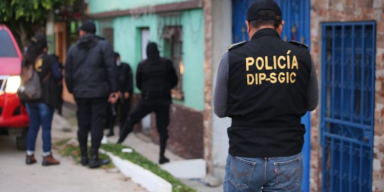 Desarticulan banda de supuestos estafadores./foto: PNC.