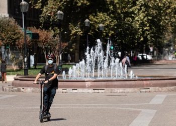 Chile se prepara para una megacuarentena en Santiago y rompe su récord de contagios